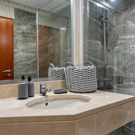 Forum Escape, A In Madeira Apartment